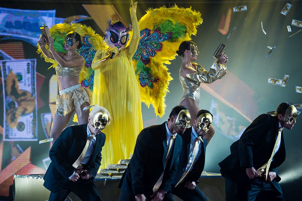 Маскираният певец