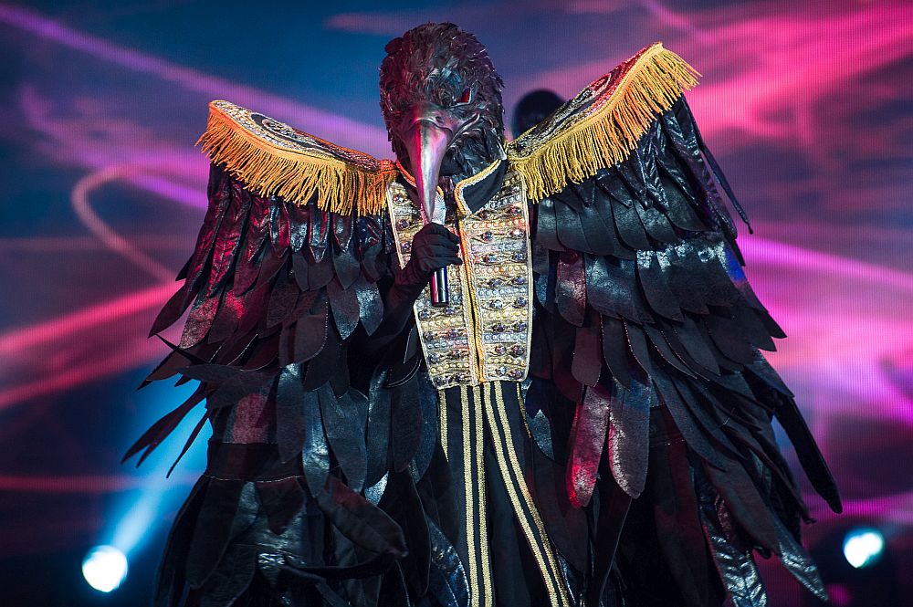 Маскираният певец