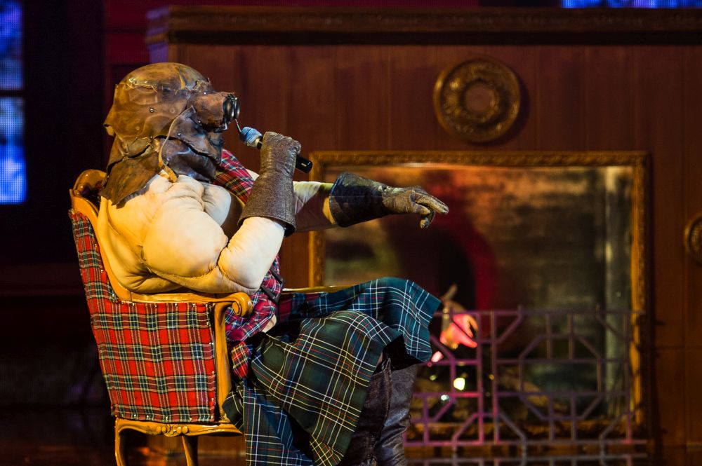 Маскираният певец