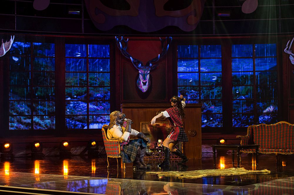 Маскираният певец