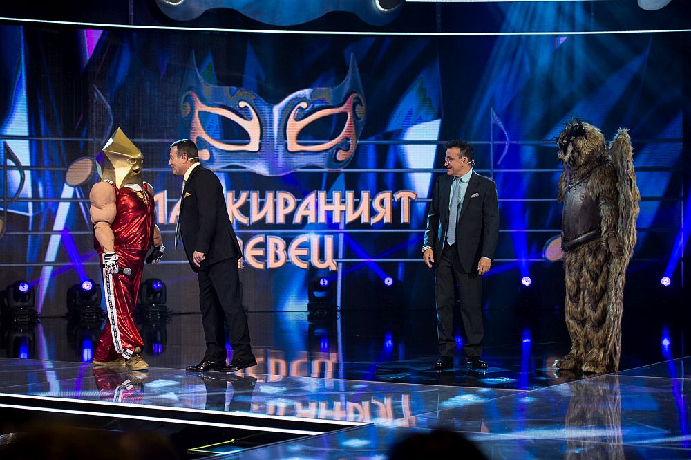 Маскираният певец