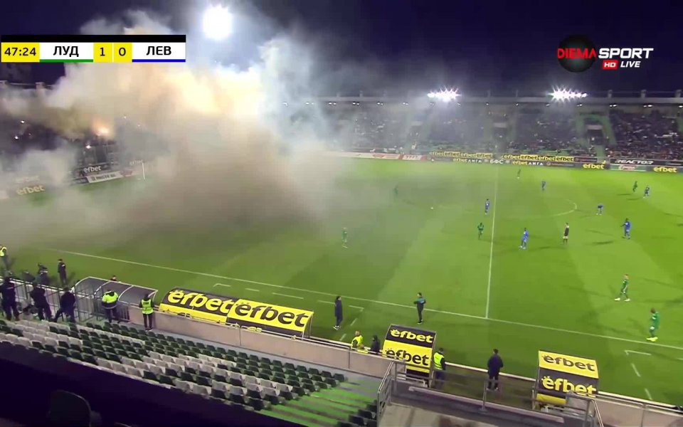 Двубоят между Лудогорец и Левски бе прекъснат за няколко минути