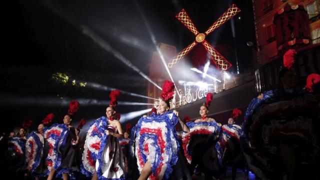 Кабарето „Мулен руж“ отпразнува 130-ата си годишнина (СНИМКИ/ВИДЕО)