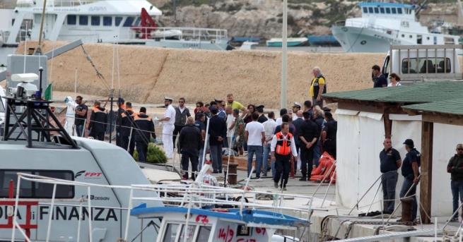 Хуманитарният кораб Оушън вайкинг спаси 92 души от претъпкана надуваема