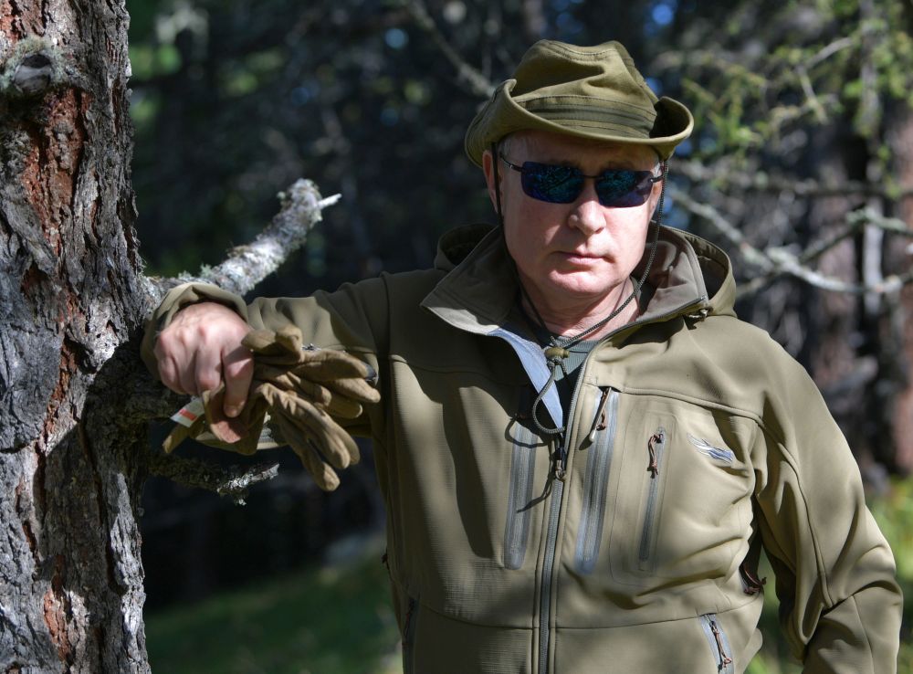 Руският президент Владимир Путин отпразнува своя 67-ми рожден ден през 2019 г. Държавният глава замина на почивка в Сибирските планини заедно с министъра на отбраната на страната Сергей Шойгу. Двамата се насладиха на природата, отдадоха се на дълги разходки из живописния пейзаж и дори набраха гъби.