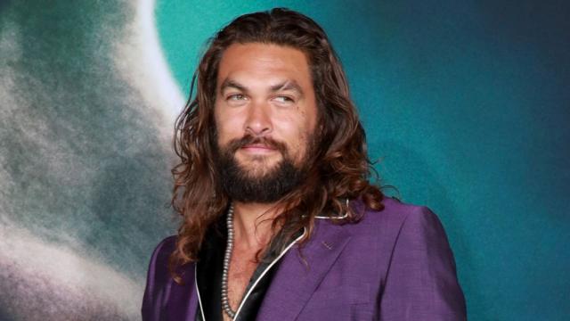 Джейсън Момоа e неузнаваем: Обръсна прочутата си коса (ВИДЕО)