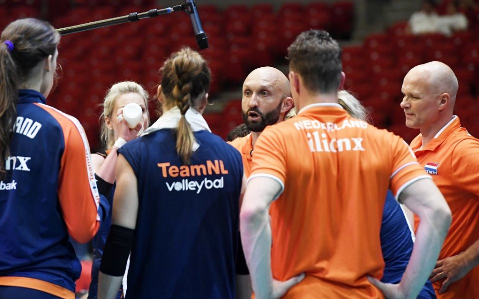 Женският национален отбор на Холандия по волейбол остана без треньор