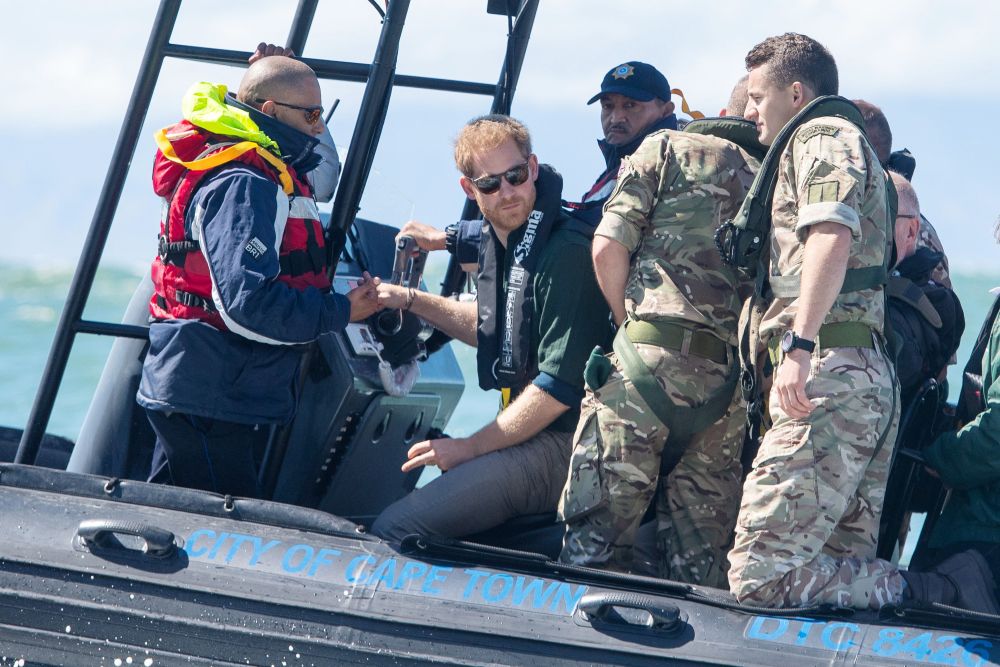 Най-добрите мигове от приключението на херцога и херцогинята на Съсекс Хари и Меган и 4-годишния им син Арчи в Африка.