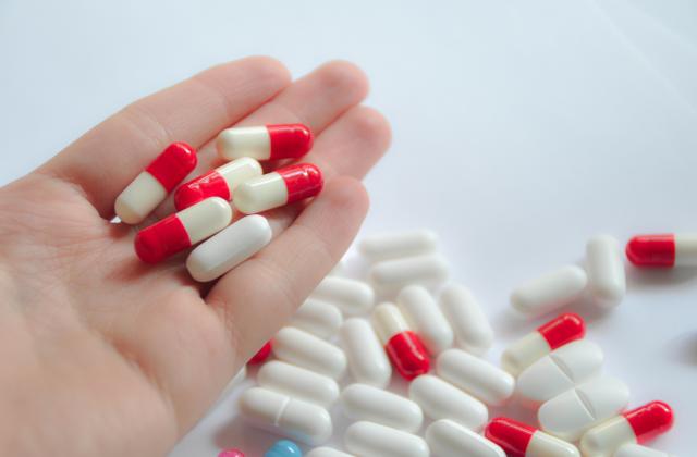 Не купувайте онлайн лекарства и препарати срещу COVID-19. Това заяви