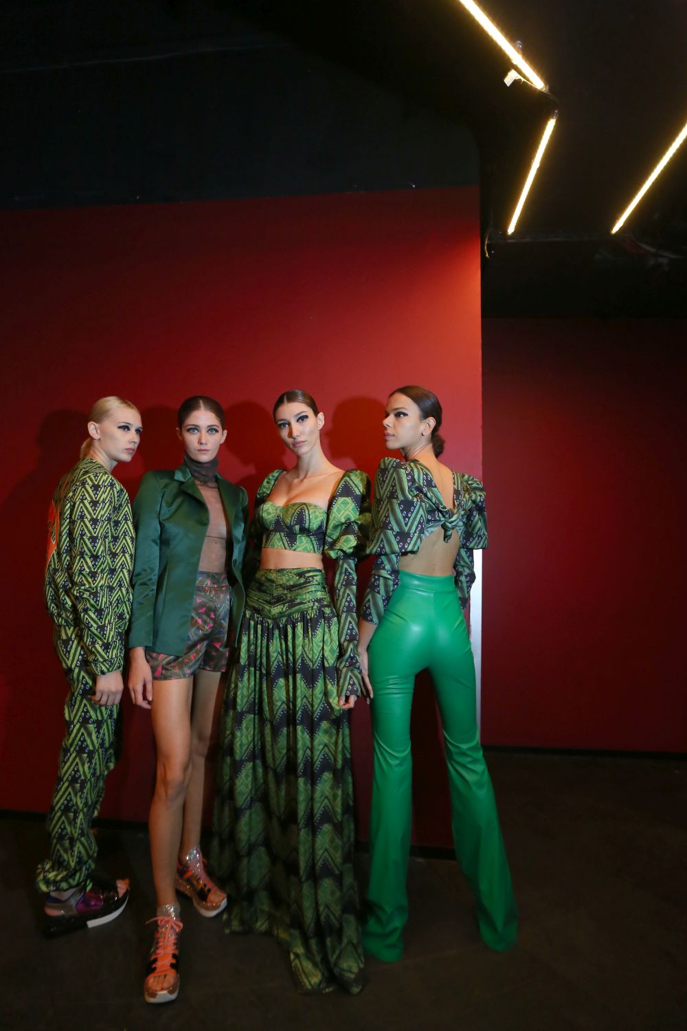 Топли цветове, шарени десени и много екзотика в Седмицата на модата в Истанбул.