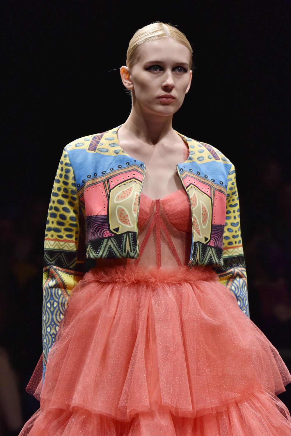 Топли цветове, шарени десени и много екзотика в Седмицата на модата в Истанбул.