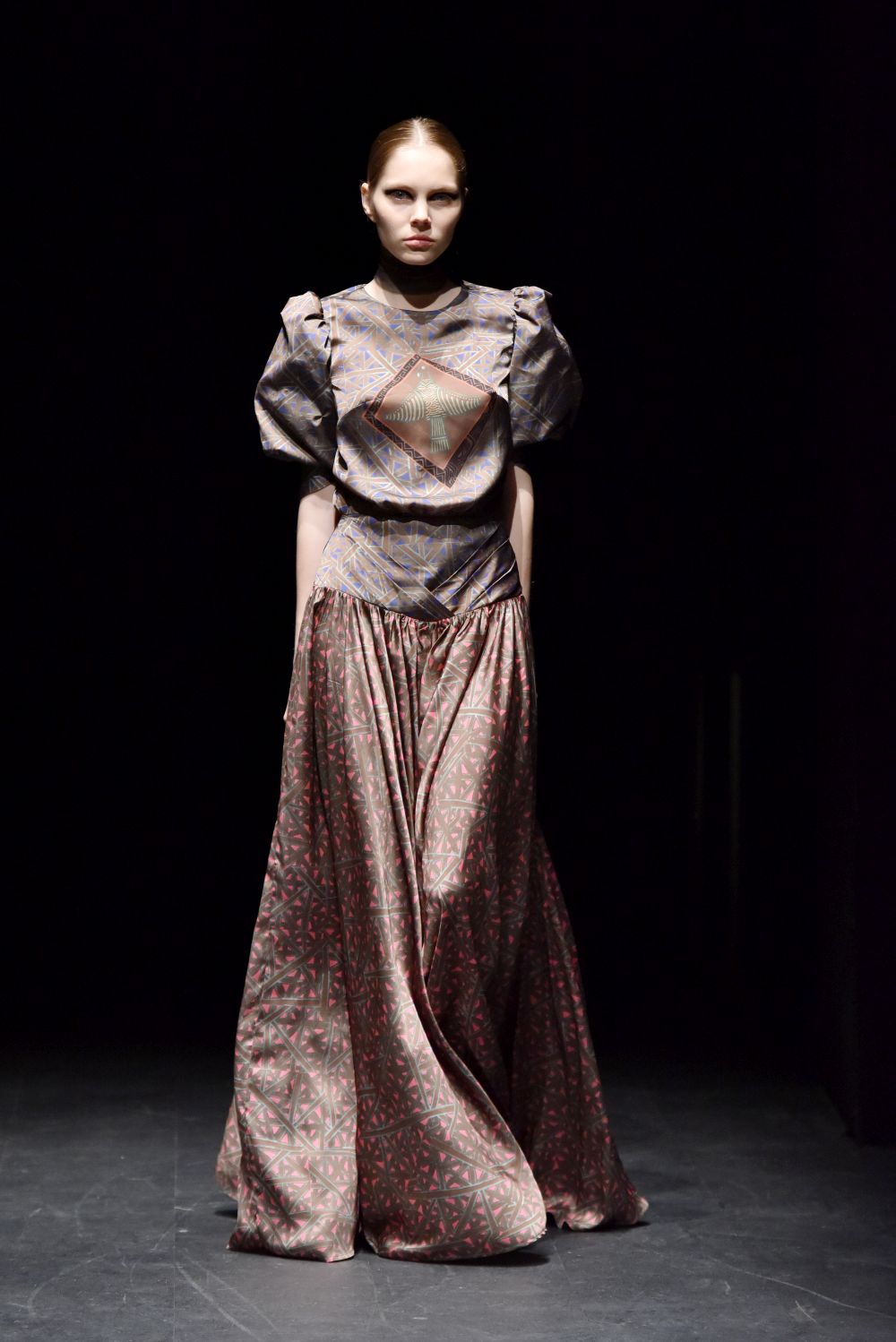 Топли цветове, шарени десени и много екзотика в Седмицата на модата в Истанбул.