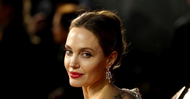 Холивудската актриса и режисьор Анджелина Джоли посети Института Кюри, където