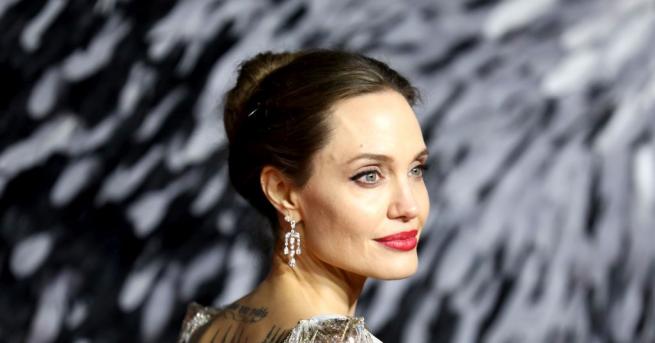 Анджелина Джоли дари 1 милион долара за осигуряване на храна