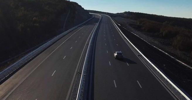 От 12 ч до 14 ч движението и в двете