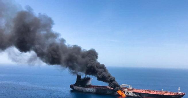 Иранският петролен танкер подпален край бреговете на Саудитска Арабия е