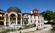 Гигински манастир, Намира се на около 16 км югозападно от град Брезник и на 4 km източно от село Гигинци, в полите на връх Тумба (1129 m.) в планината Църна гора.