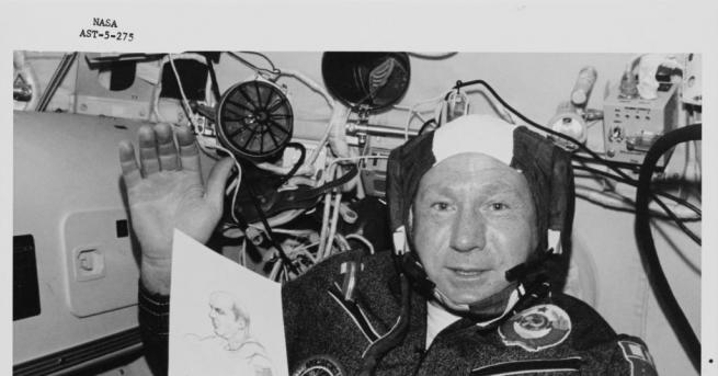 Космонавтът Алексей Леонов - първият човек, излязъл в открития космос,