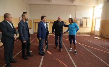 Министърът на младежта и спорта Красен Кралев инспектира новопостроеното тренировъчно