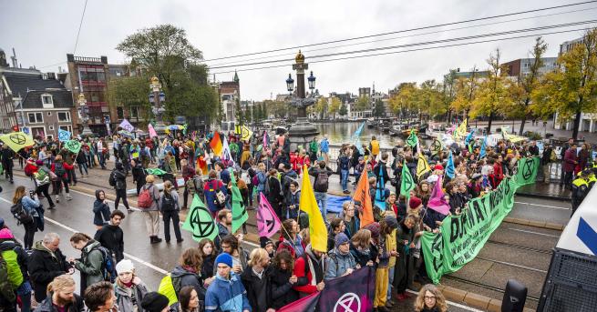 Холандската полиция е задържала 130 протестиращи екоактивисти от движението Бунт срещу