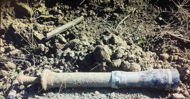 Военнослужещи от Сухопътните войски унищожиха невзривен боеприпас, открит в землището
