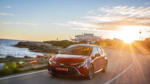  Хибридното трио на Toyota: Corolla, RAV4 и Camry 