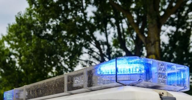 Полицията в Плевен задържа двама младежи пребили и ограбили две