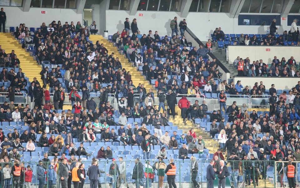 Мачът между България и Англия беше пред прекратяване, което щеше