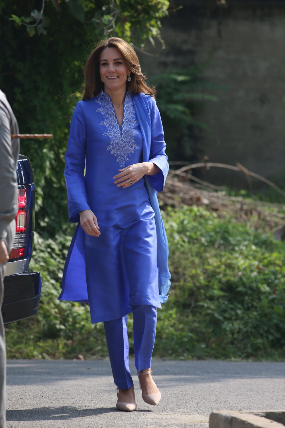 Херцогиня Кейт очарова Пакистан с традиционна курта