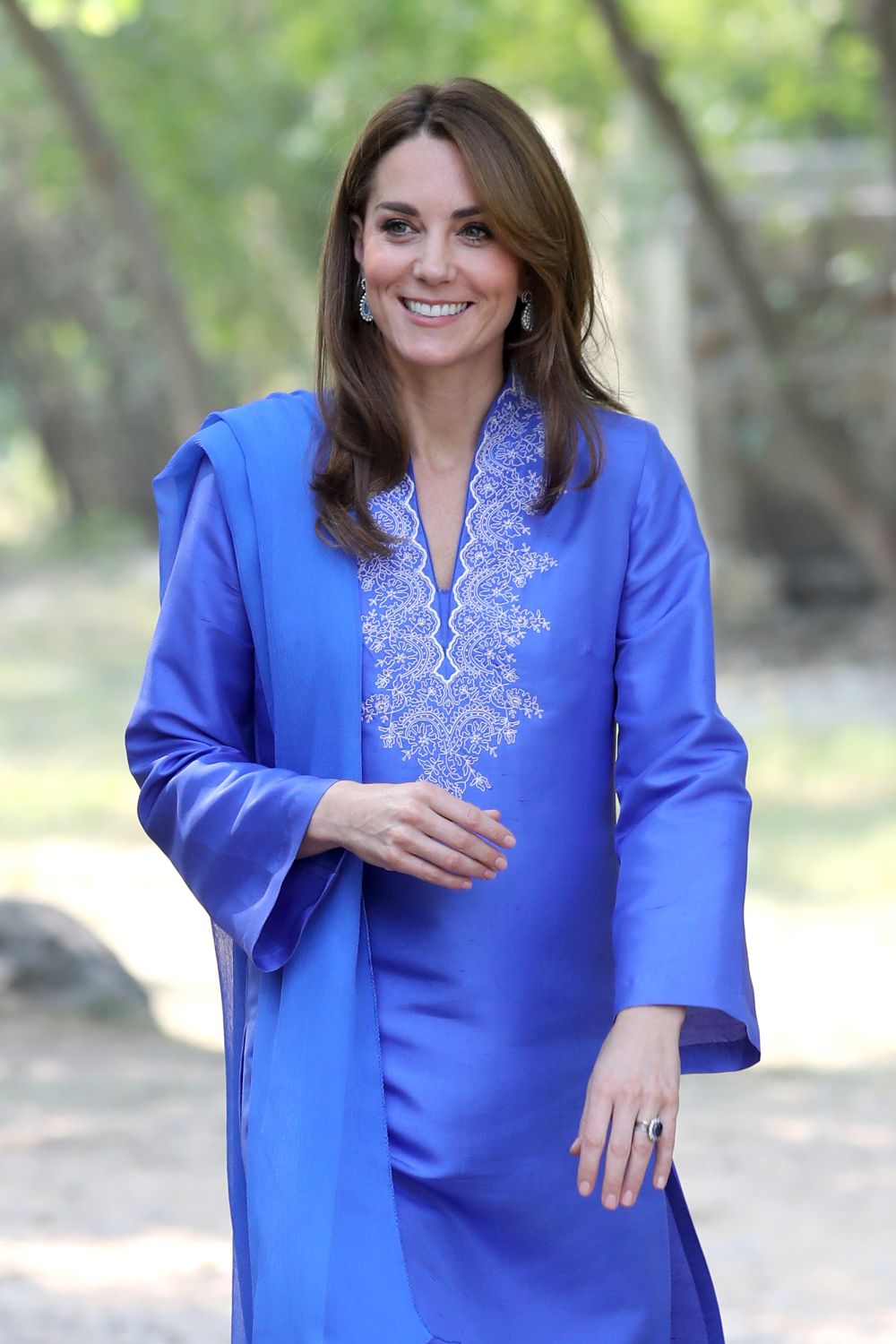 Херцогиня Кейт очарова Пакистан с традиционна курта