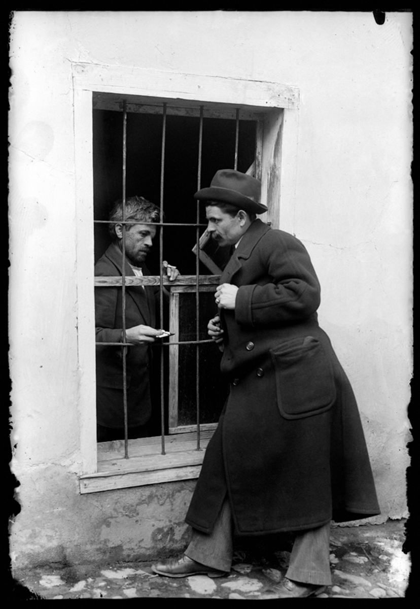 <p>Милтон и Янаки Манаки са бащите на киното на Балканите. Те обаче са и фотографи, запазили на лентите си автентичния балкански дух от края на 19 век.</p>