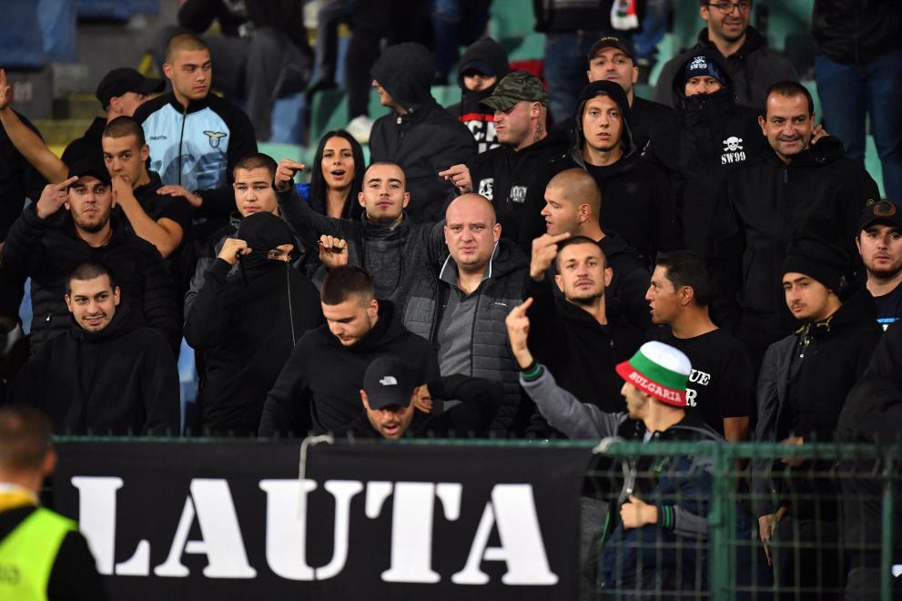 Български запалянковци отправиха расистки скандирания на мача България-Англия