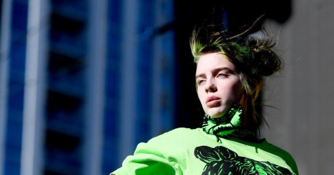 Един от феновете открадна пръстен от Били Айлиш по време