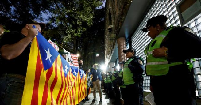 Протести на сепаратисти в Каталуния отново прераснаха в безредици снощи,