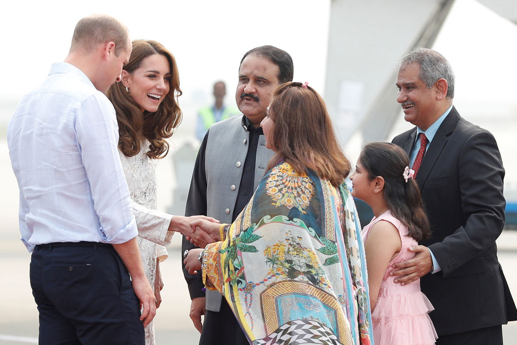принц Уилям и Кейт кацнаха в Лахор