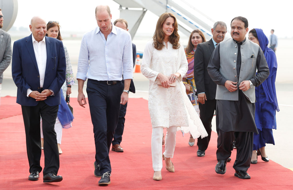 принц Уилям и Кейт кацнаха в Лахор