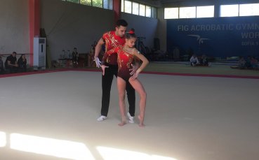 Смесената двойка на България по спортна акробатика Мариела Костадинова и