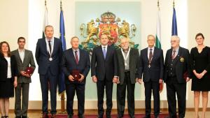 Президентът връчи висши държавни отличия на шестима изтъкнати българи