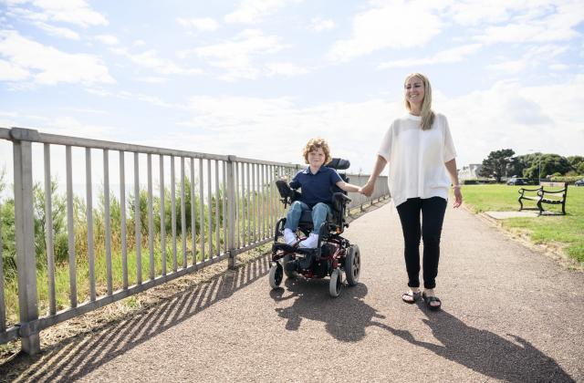 Майки на деца с увреждания настояват за увеличаване на помощта.