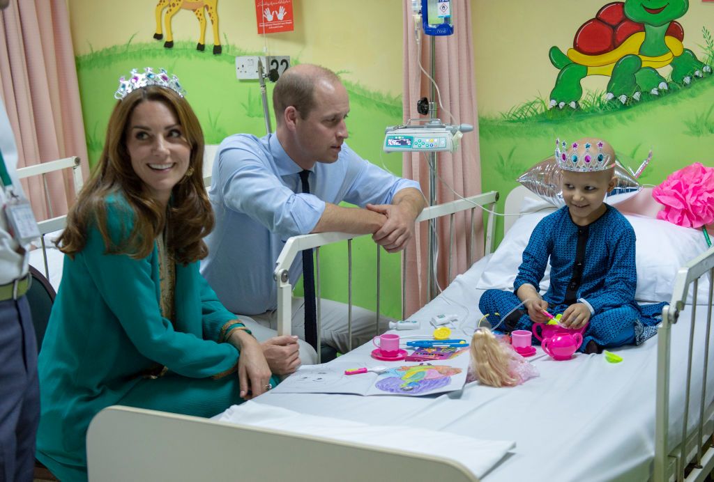 Уилям и Кейт посетиха онкологична болница в Пакистан