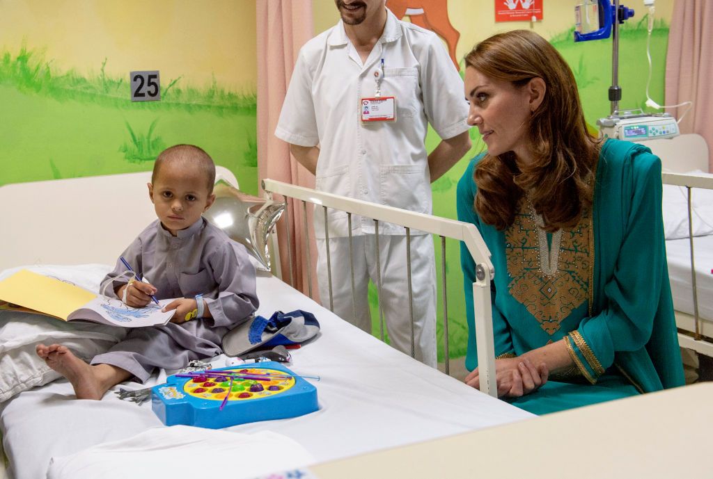 Уилям и Кейт посетиха онкологична болница в Пакистан