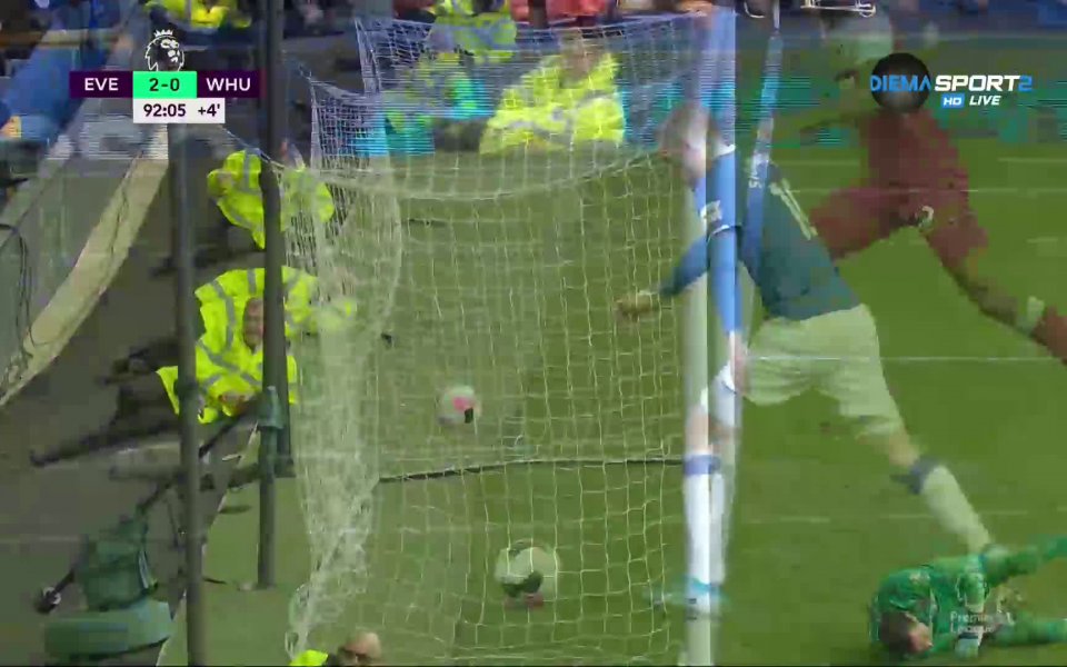 Евертън направи резултата 2:0 в добавеното време на двубоя, след