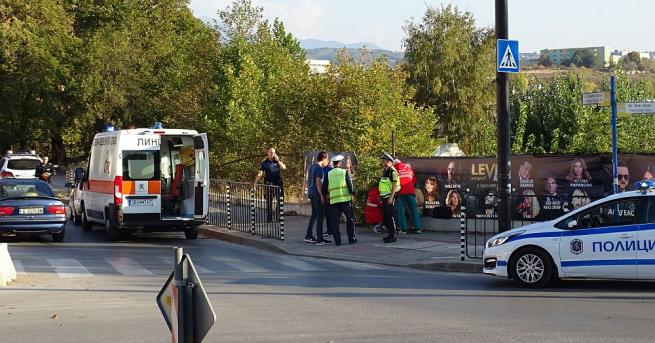 Кола блъсна 54-годишна жена на пешеходна пътека в Благоевград, предаде