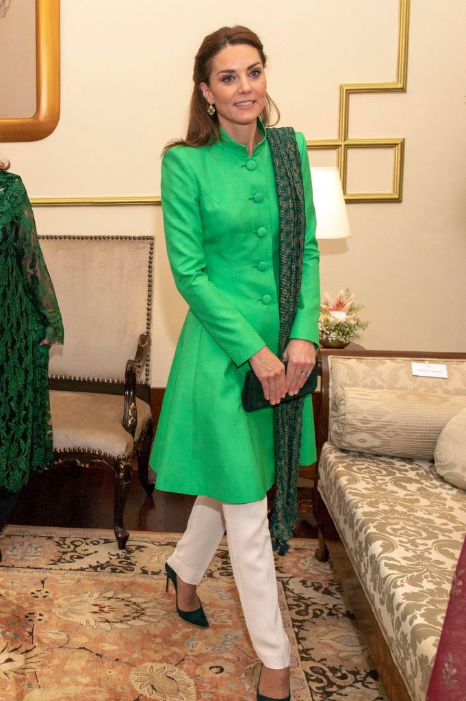 За визитата си в Пакистан Кейт се довери на местни дизайнери
