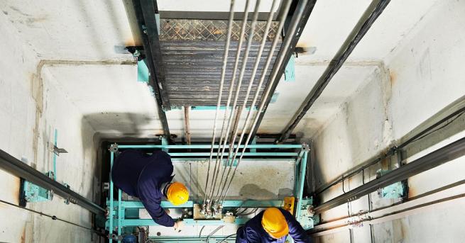 За серия от кражби на асансьорни части сигнализираха зрители на