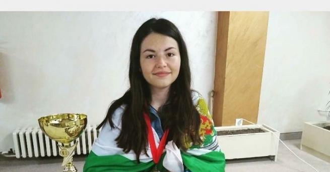 Поредна купа попълва колекцията на талантливата шахматистка от Червен бряг