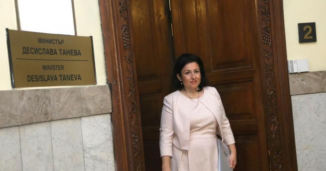 Министър Десислава Танева ще открие международни изложения за храни и