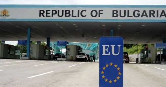 Задържаха 13 афганистанци край Драгоман превозвани от таксиметрови шофьори съобщиха