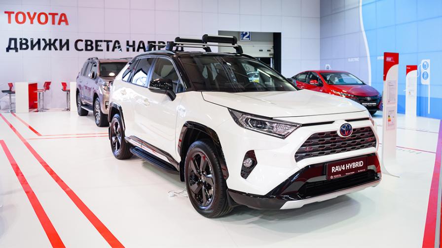 RAV4 предизвика засилен интерес по време на Автомобилно изложение 2019, отчетоха от Toyota