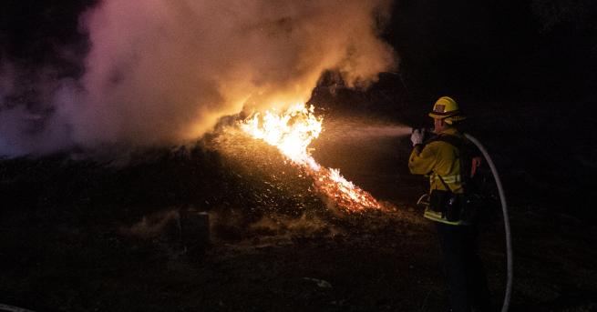Масивни горски пожари бушуват в тропическите гори в Южна Бразилия,